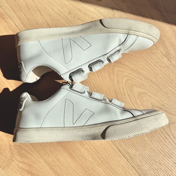 Veja White and Cream Women's Sneakers - Picture 7 of 11